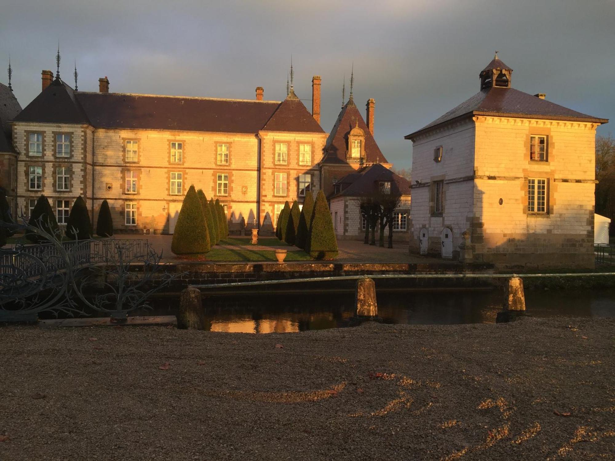 Chateau De Vitry-La-Ville Exterior photo