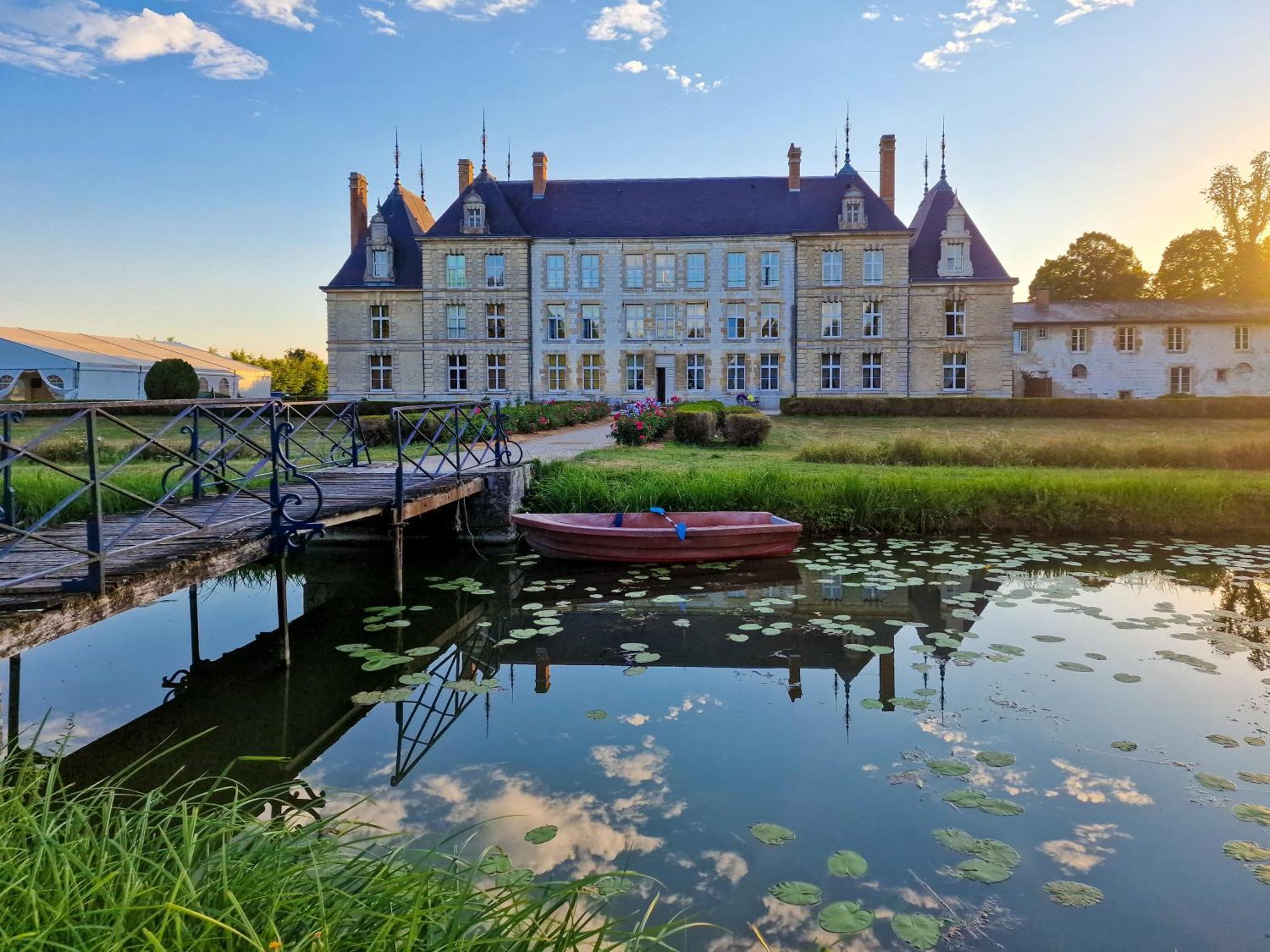 Chateau De Vitry-La-Ville Exterior photo